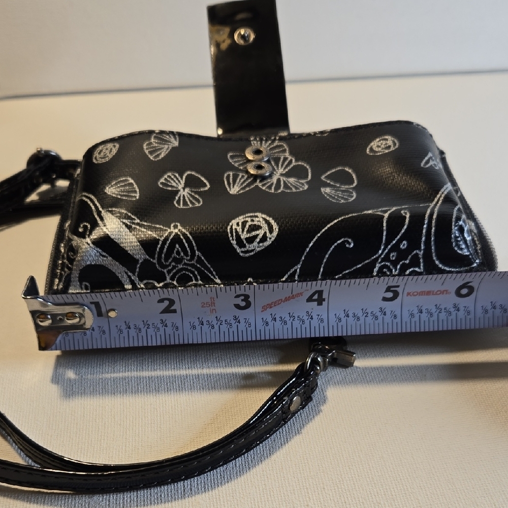 Sakroots Black and White Convertable Crossbody / Wristlet Wallet Bag - Picture 12 of 13